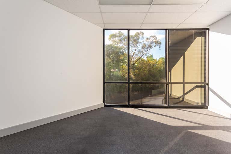 10/70 Racecourse  Road North Melbourne VIC 3051 - Image 1