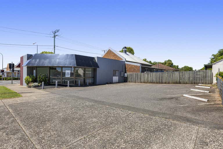 2/120A Herries Street East Toowoomba QLD 4350 - Image 1