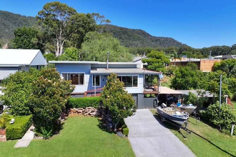 6 Lake Street Laurieton NSW 2443 - Image 1