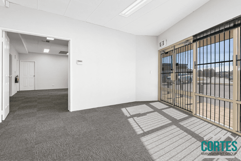 1/6 Geelong Ct Bibra Lake WA 6163 - Image 2