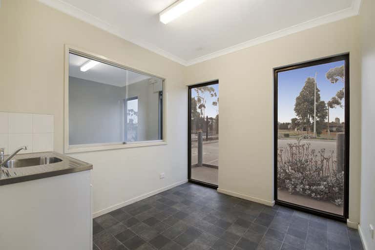 1/160 McClelland Avenue Lara VIC 3212 - Image 4