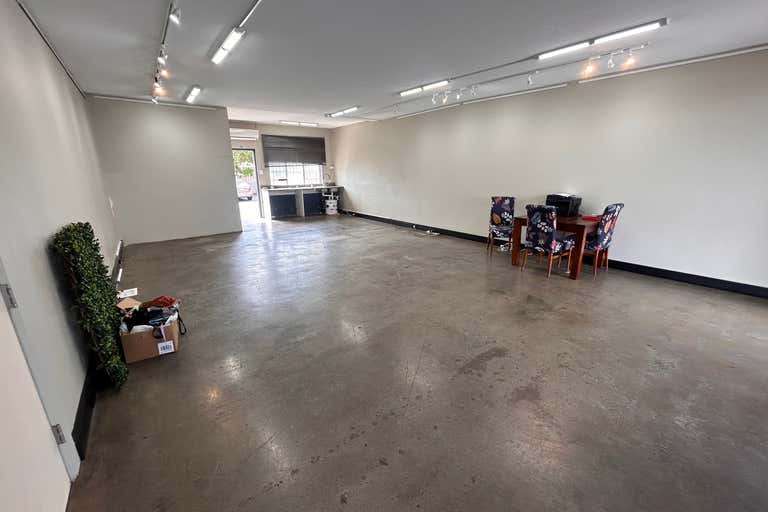 2/119 Glenora Street Wynnum QLD 4178 - Image 3