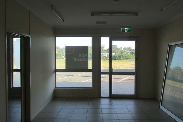 6 and 7/16 Bideford Street Torquay QLD 4655 - Image 4