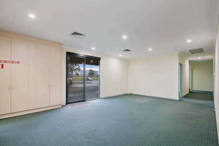 2/11 Leader Street Campbellfield VIC 3061 - Image 4