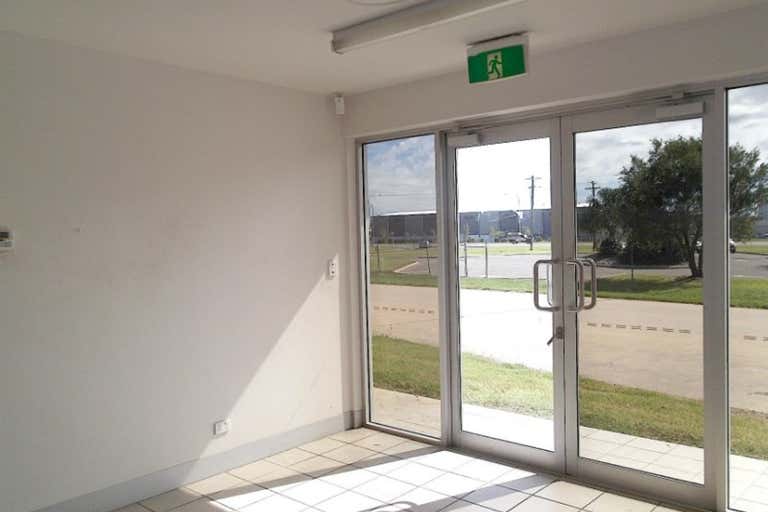 2/788 Ingham Road Mount Louisa QLD 4814 - Image 4