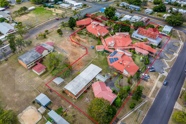 35 Hall St Mount Morgan QLD 4714 - Image 2