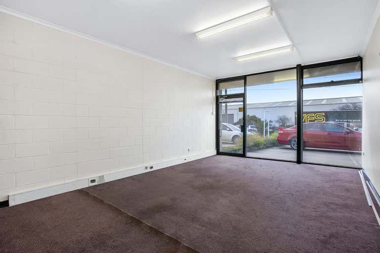 2/11 Hepner Place North Geelong VIC 3215 - Image 4