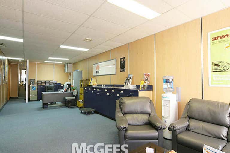 1/220 Boundary Street Spring Hill QLD 4000 - Image 2