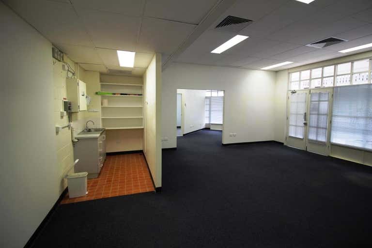 27/12-14 Lake Street Cairns QLD 4870 - Image 3