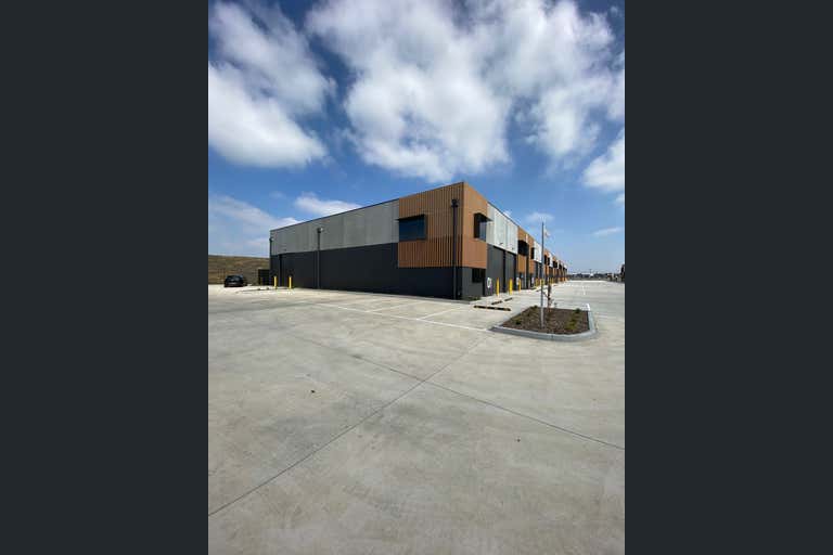 1/38-40 Aylesbury Drive Altona VIC 3018 - Image 4