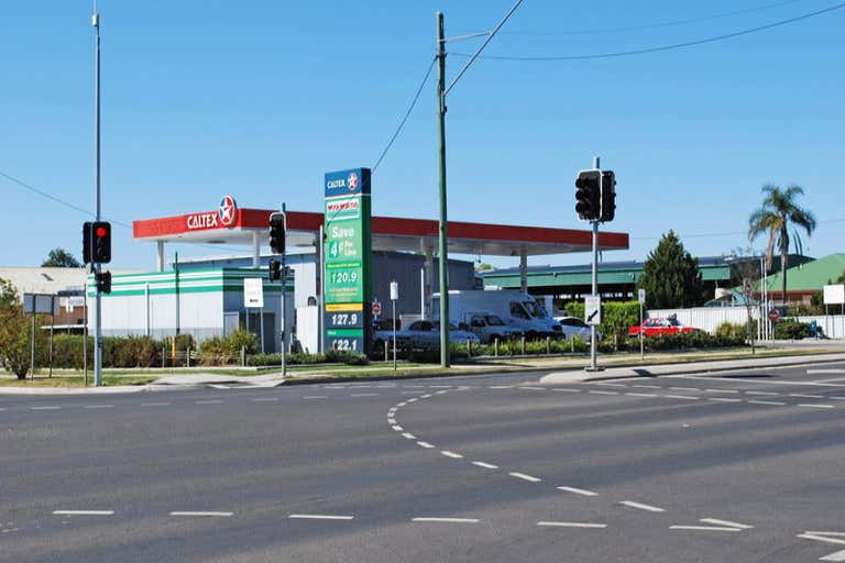 Caltex Woolworths Petrol, Corner Cunningham Highway & Grafton Street Warwick QLD 4370 - Image 1