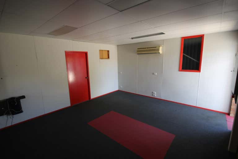 Unit 2, 76 Andrew Street Wynnum QLD 4178 - Image 2