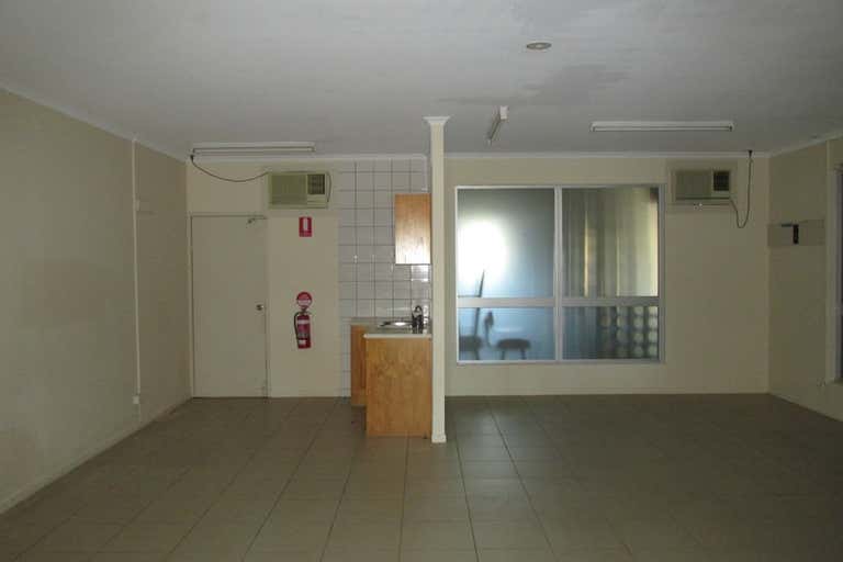 6 and 7/16 Bideford Street Torquay QLD 4655 - Image 2