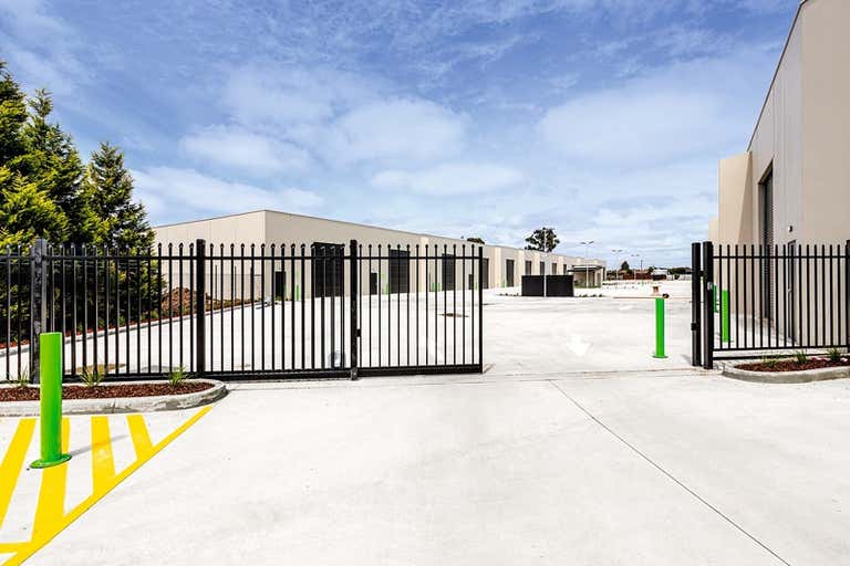 7/30 Waringa Drive Mitchell Park VIC 3355 - Image 1