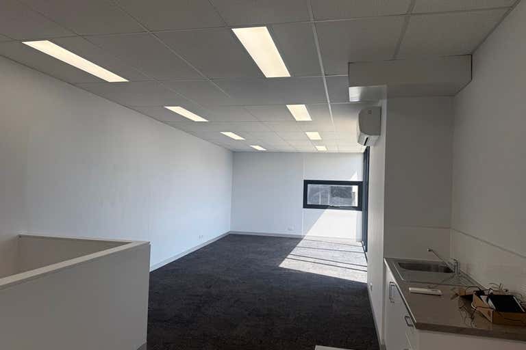 8/5 Oban Road Ringwood VIC 3134 - Image 4