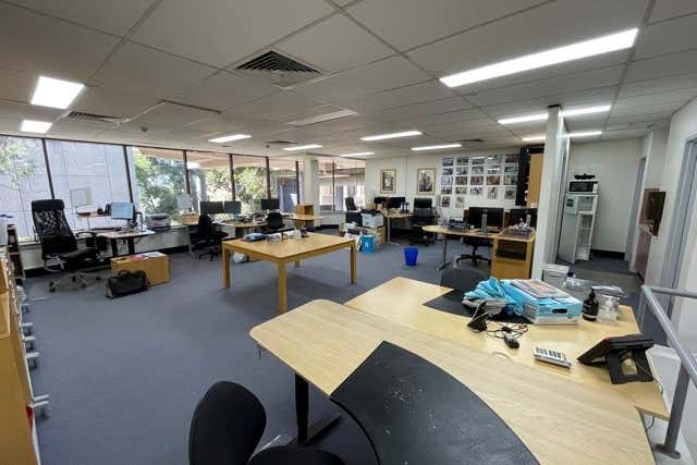 Unit 3, 33 Lower Gibbes Street Chatswood NSW 2067 - Image 4