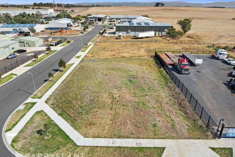 25 Anvil Avenue Kilmore VIC 3764 - Image 2