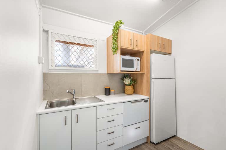 Amber Werchon - Nambour, 2/102  Currie Street Nambour QLD 4560 - Image 4