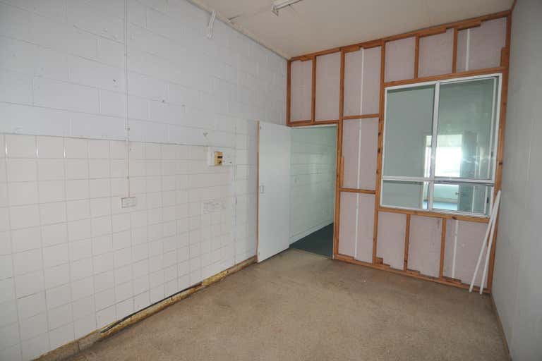 1/209 Ingham Road West End QLD 4810 - Image 4