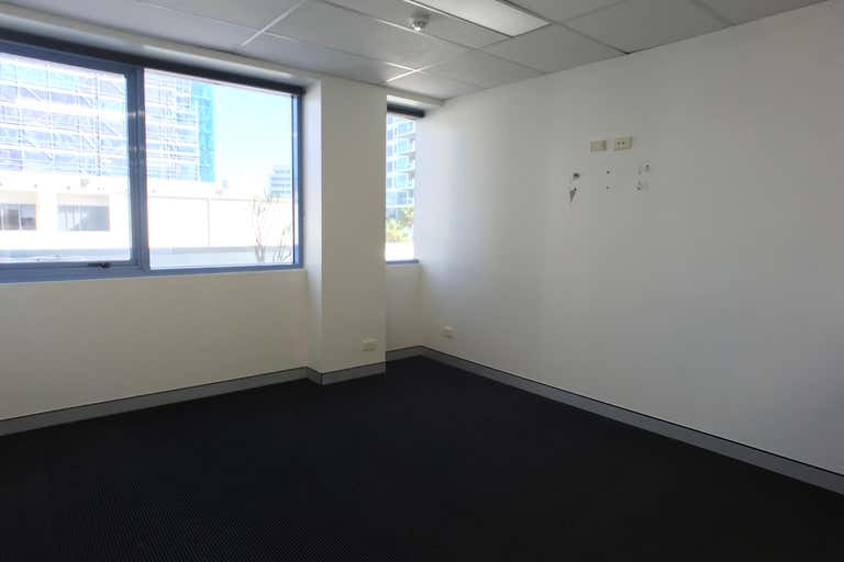 Suite 4a/26 Duporth Avenue Maroochydore QLD 4558 - Image 4