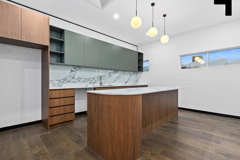 135/15 Hall Street Port Melbourne VIC 3207 - Image 2