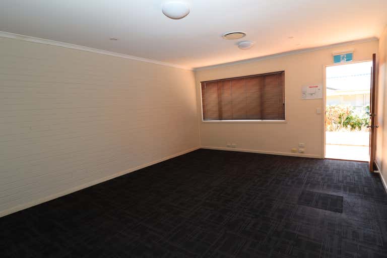 Suite 4, 136-140 Russell Street Toowoomba City QLD 4350 - Image 1