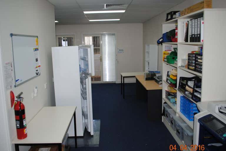4/120a Russell Street Toowoomba City QLD 4350 - Image 2