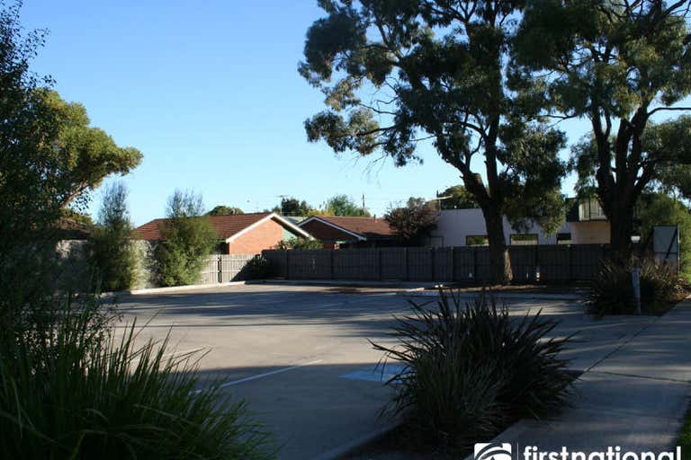 2/4 Stephenson Street Pakenham VIC 3810 - Image 2