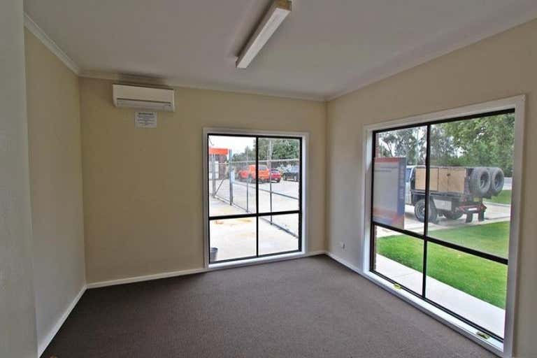 210 Hammond Avenue Wagga Wagga NSW 2650 - Image 4