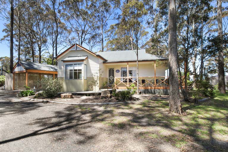 Waverley House Cottages, 205 Palmers Road Lakes Entrance VIC 3909 - Image 1