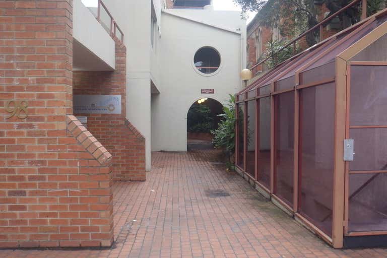 Suite 4, 98  Alfred Street Milsons Point NSW 2061 - Image 2