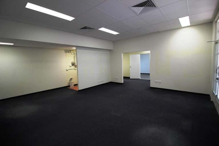 27/12-14 Lake Street Cairns QLD 4870 - Image 2