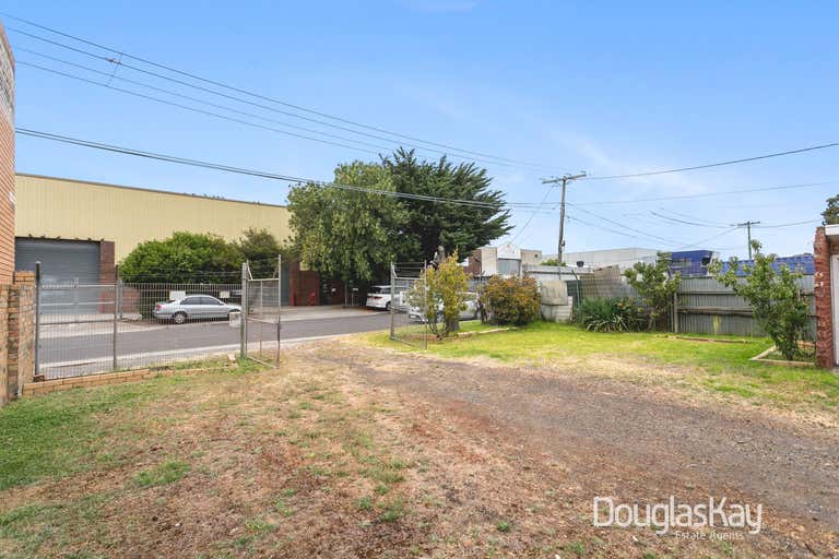 15  Henderson Street Sunshine North VIC 3020 - Image 4