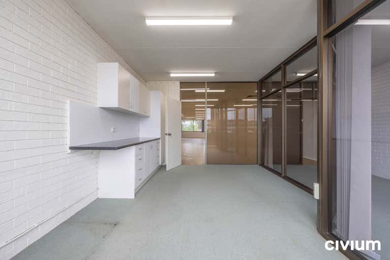 Unit  4, 65 Dundas Court Phillip ACT 2606 - Image 3