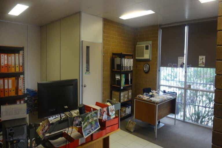 2/2 Eastgate Court Wantirna VIC 3152 - Image 2