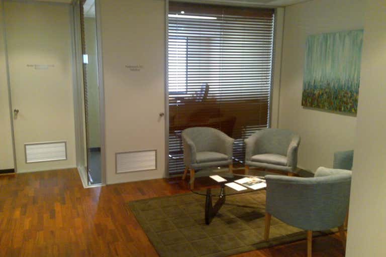 Suite 3, 1a  Main Street Mornington VIC 3931 - Image 2