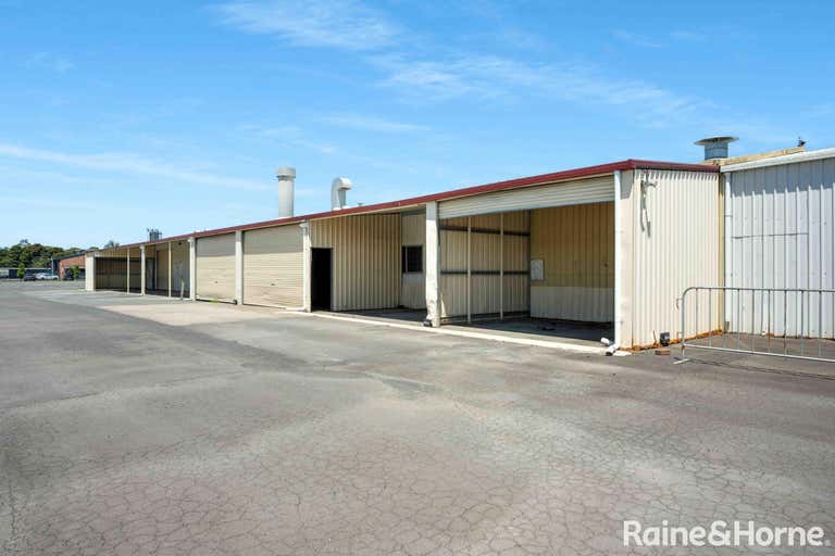2/124 Princes Highway South Nowra NSW 2541 - Image 2