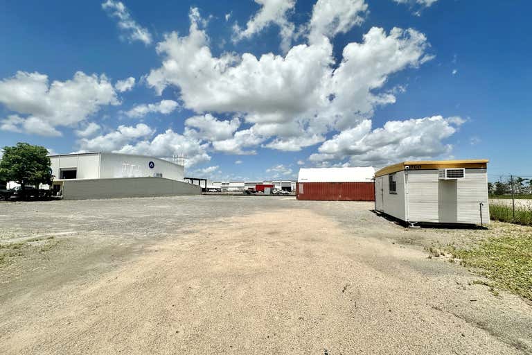 18-19 Desma Court Mount Louisa QLD 4814 - Image 3