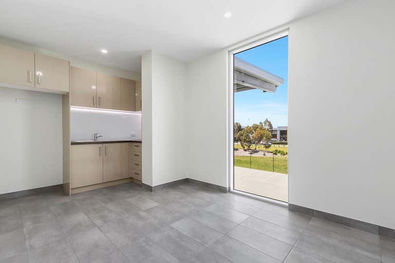 115 Frankston Gardens Drive Carrum Downs VIC 3201 - Image 4