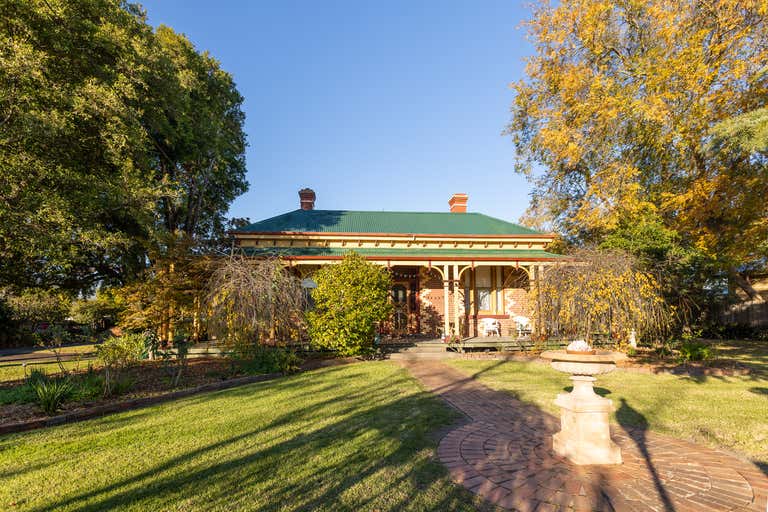 'Tara House', 37 Day Street Bairnsdale VIC 3875 - Image 2