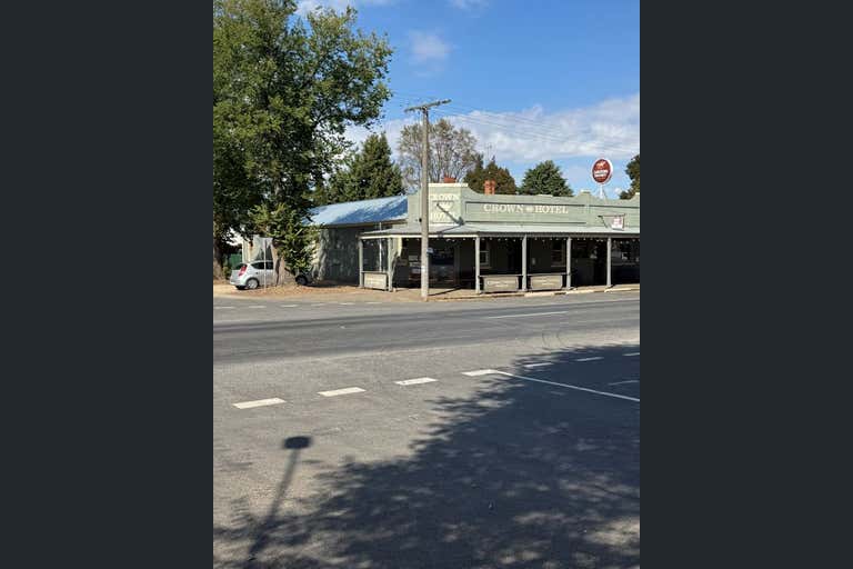 Crown Hotel Newstead, 8 Lyons Street Newstead VIC 3462 - Image 1
