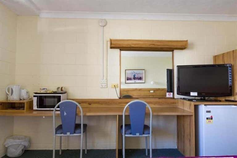 MOTEL LODGE ROCKHAMPTON, 100 Gladstone Road Allenstown QLD 4700 - Image 3