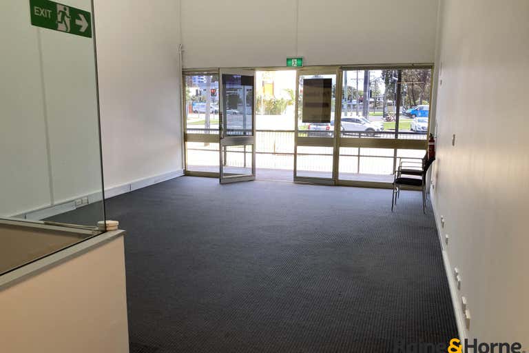 30/100 Brisbane Road Labrador QLD 4215 - Image 3