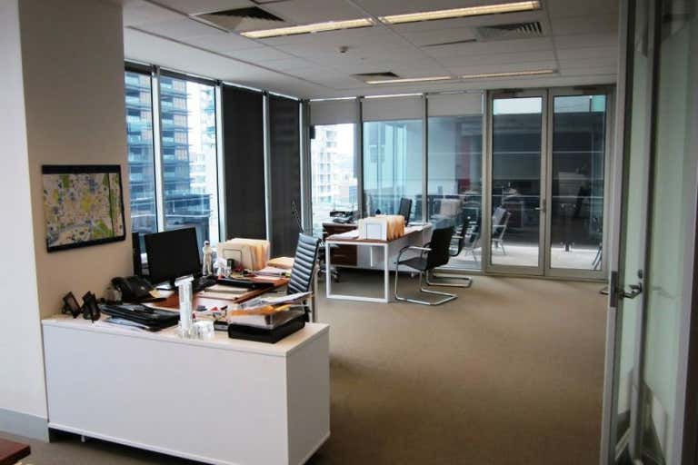 Suite 704, 10 Yarra Street South Yarra VIC 3141 - Image 4