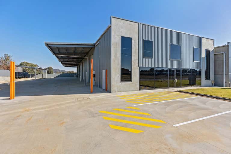 2/11 Houtman Street Wagga Wagga NSW 2650 - Image 1