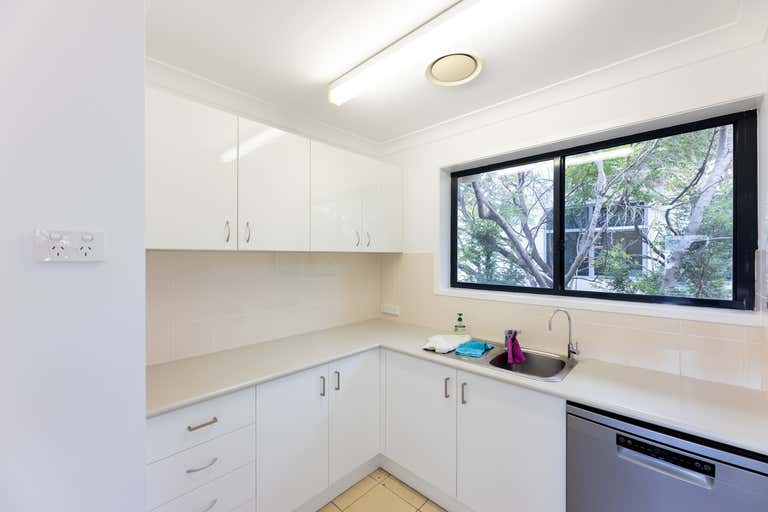 6/5 Executive Drive Burleigh Waters QLD 4220 - Image 3