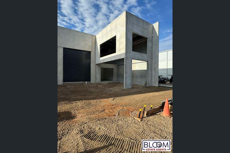 2/39 Collins Road Melton VIC 3337 - Image 1