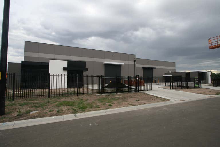 1/18 Tarmac Way Pakenham VIC 3810 - Image 1