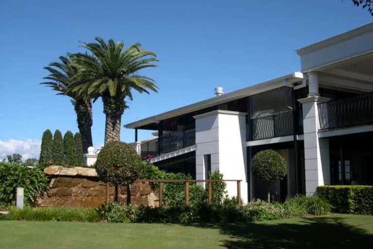 'Lakeside Country Club', 433 Brisbane Road Arundel QLD 4214 - Image 2