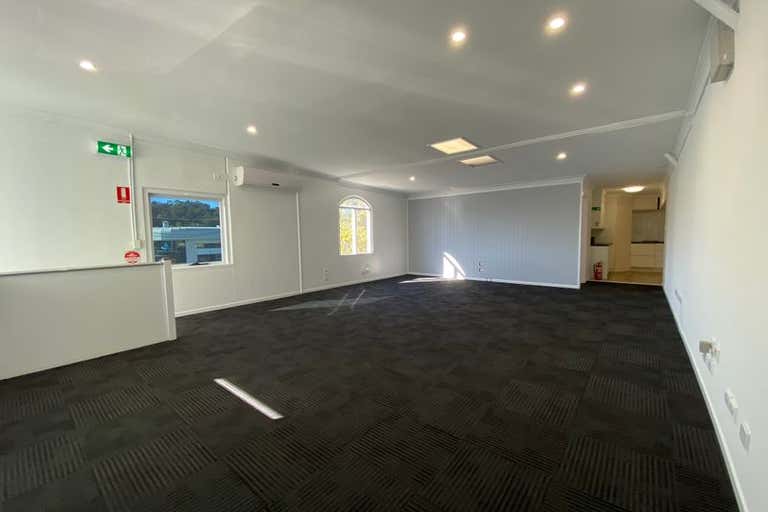 1a/15 Hutchinson Street Burleigh Heads QLD 4220 - Image 2